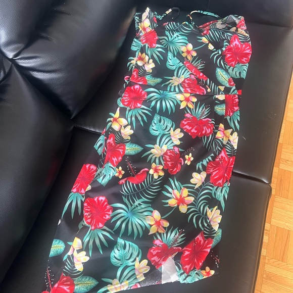 I’m selling this summer dress. It’s a size Large. - Picture 1 of 1